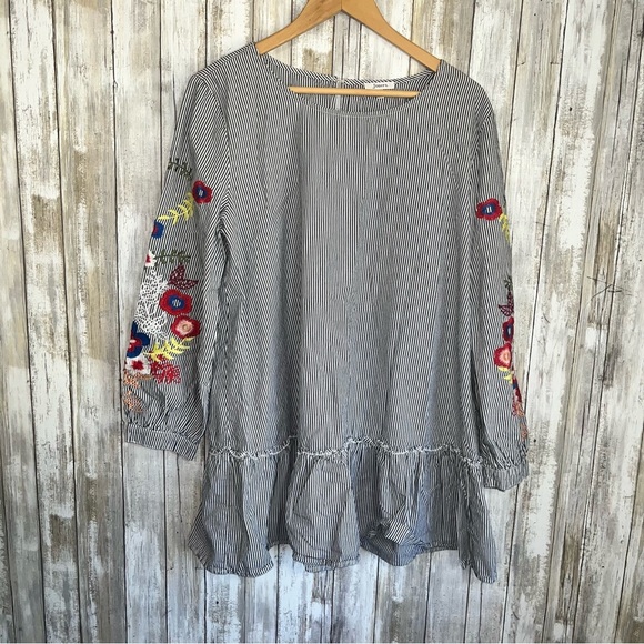 JODIFL Tops - Jodifl Stripe Embroidered Sleeve Tunic